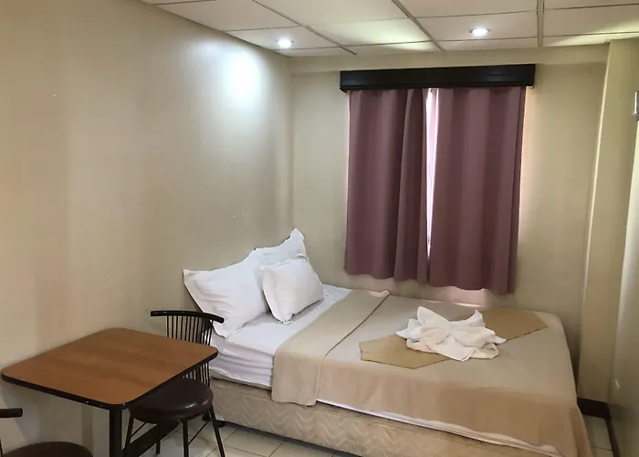 Amax Makati Ii 2*